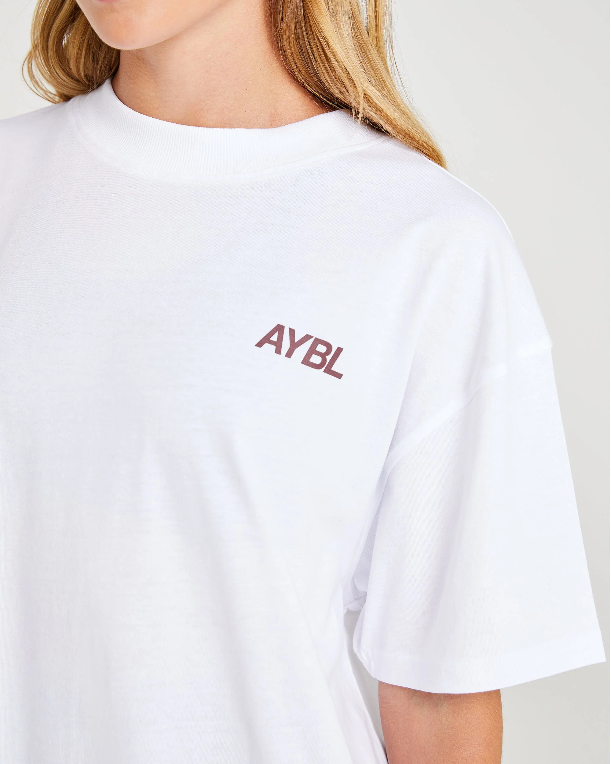 AYBL Sports Club Oversized T Shirt - Wit/Bourgondië - Image 6