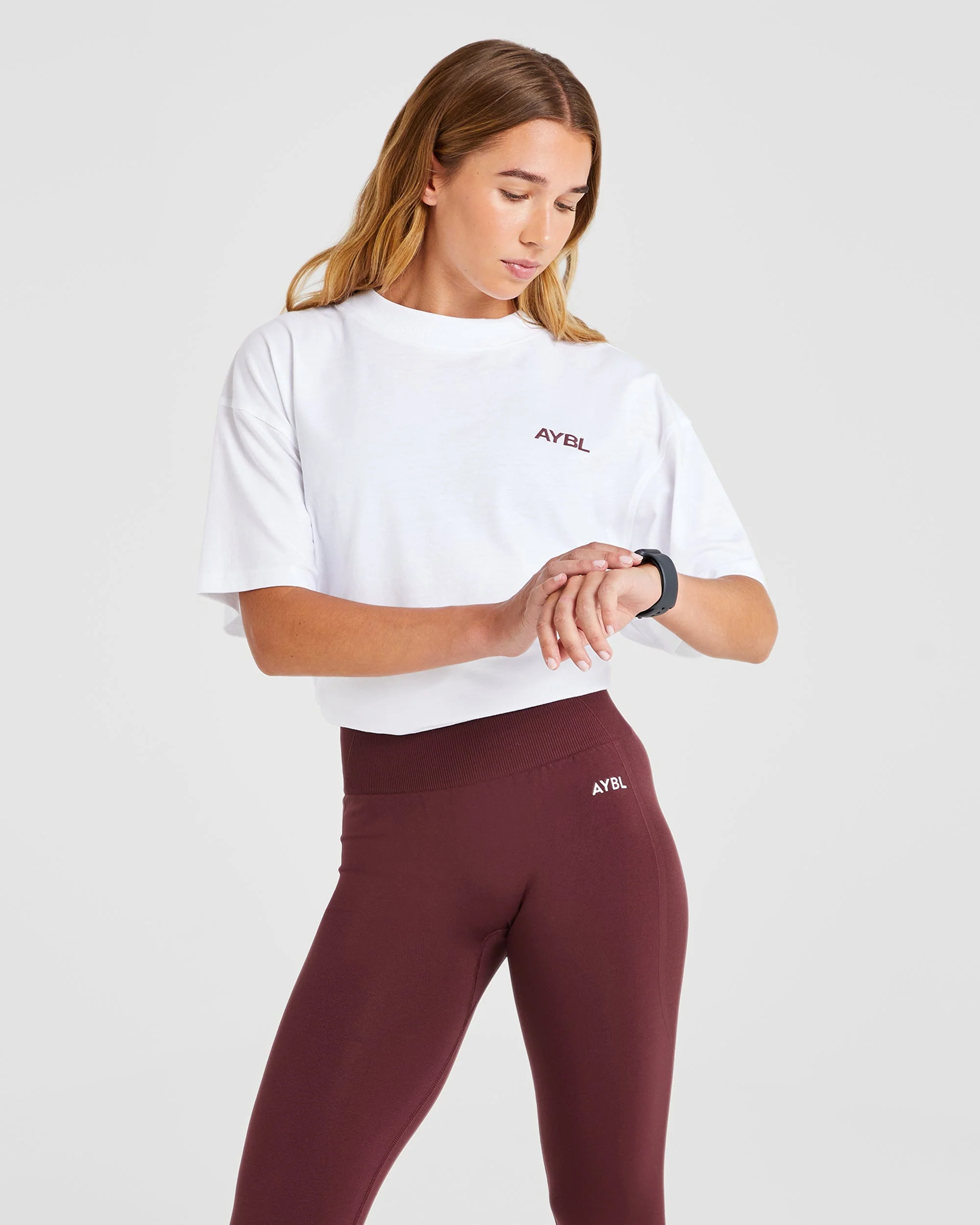AYBL Sports Club Oversized T Shirt - Wit/Bourgondië - Image 7