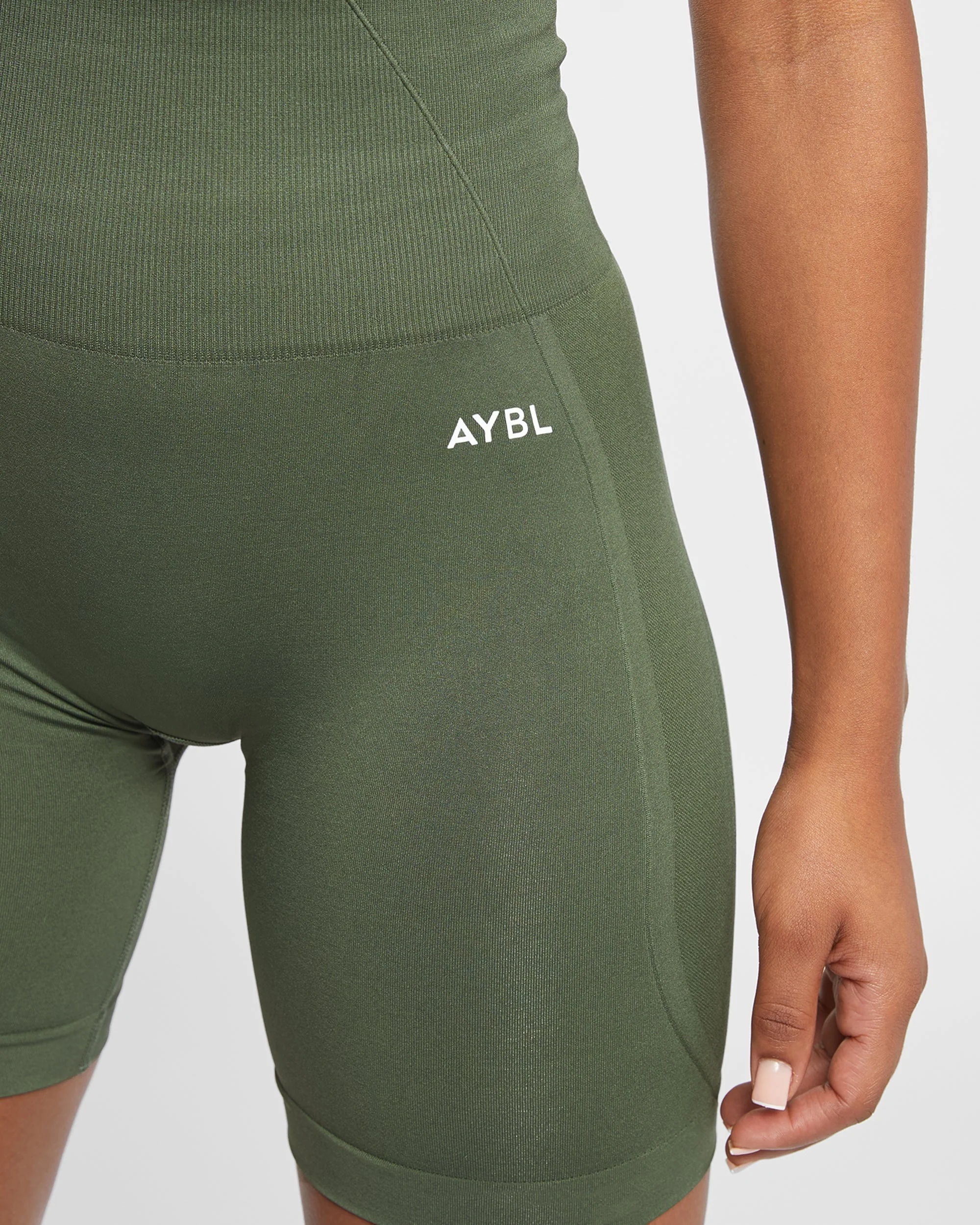 Empower Seamless Cycling Shorts - Khaki Groen - Image 5