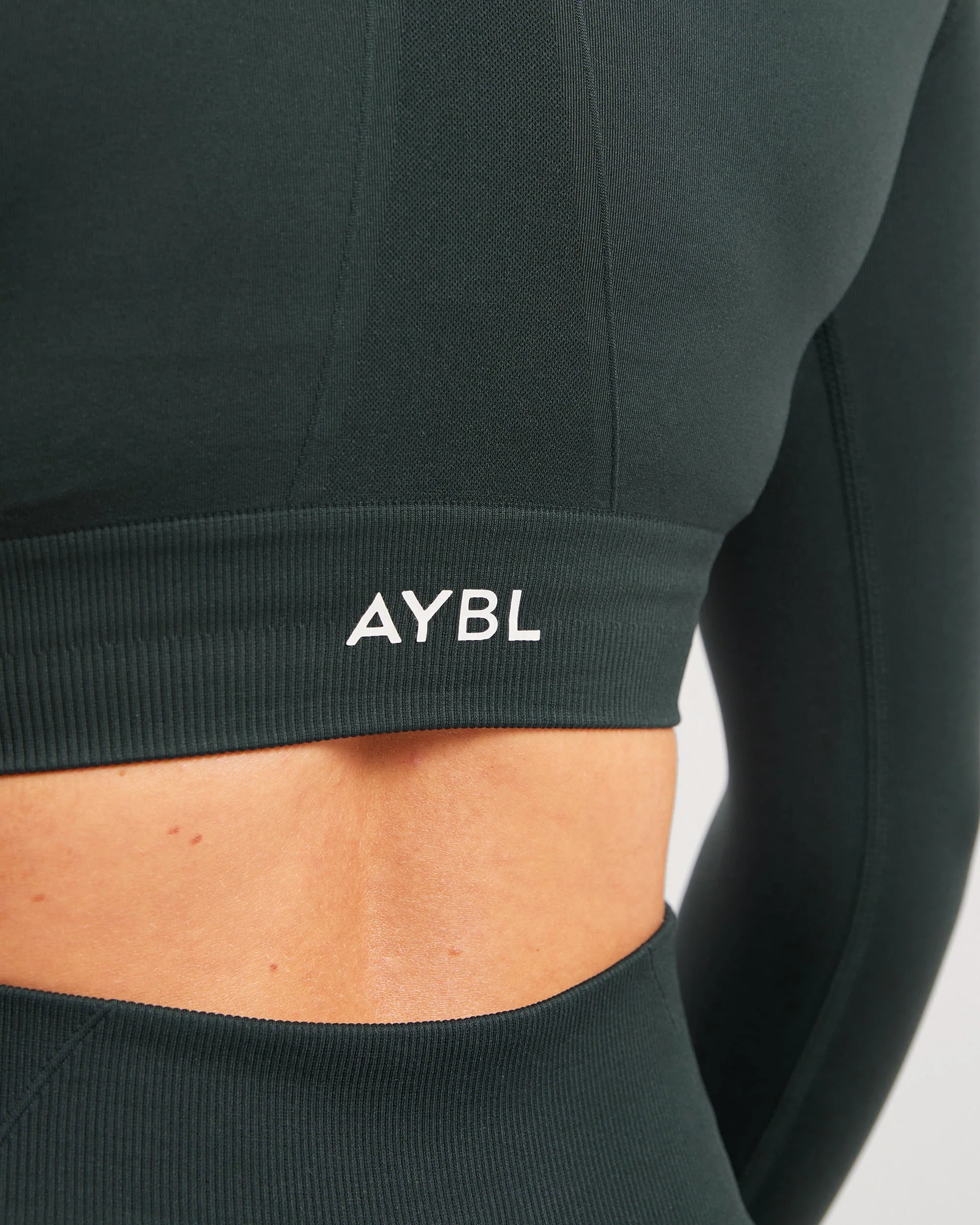 Empower Seamless Long Sleeve Crop Top - Dark Groen - Image 6