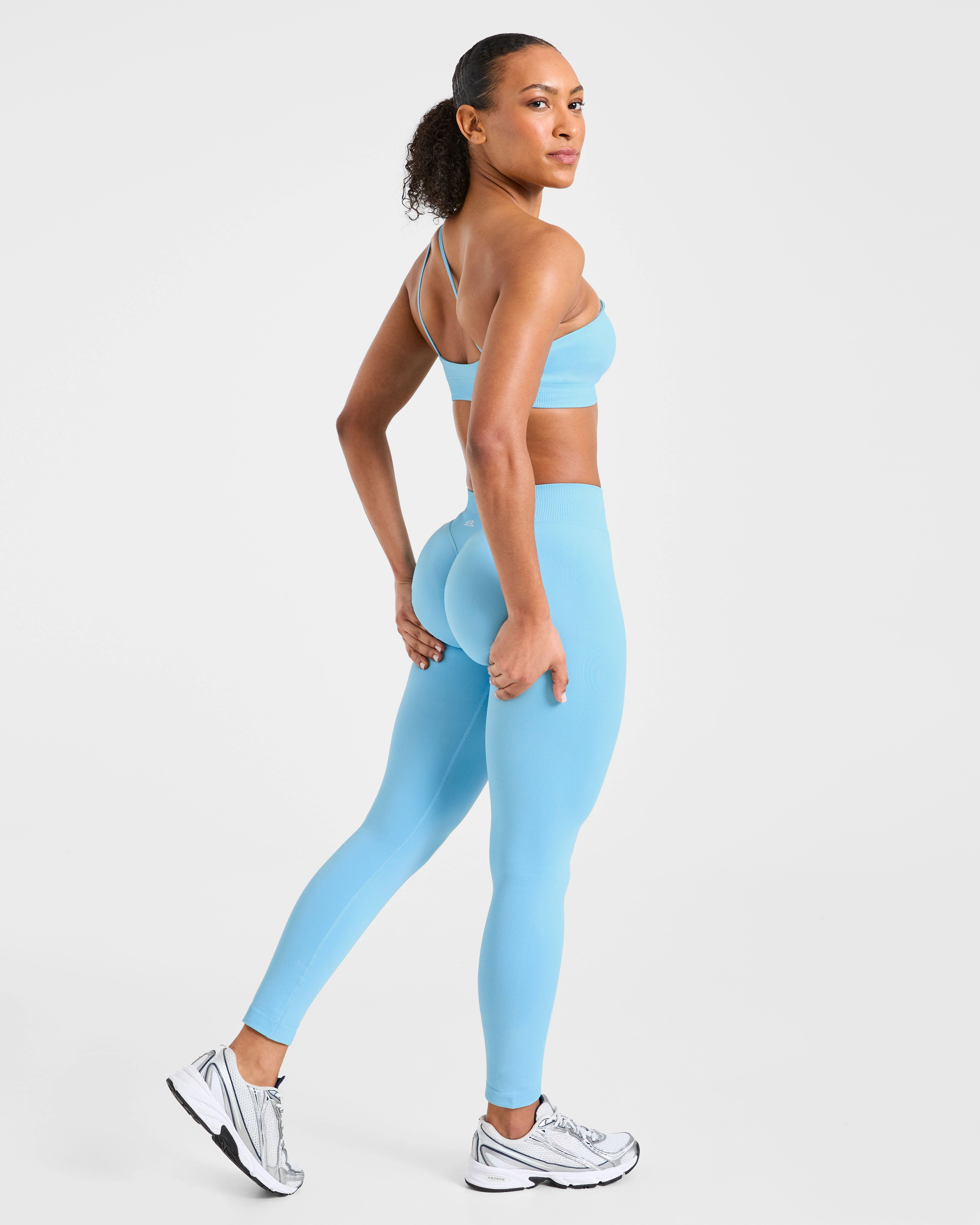 Enhance Seamless One Shoulder Sports Bra - Powder Blauw - Image 8