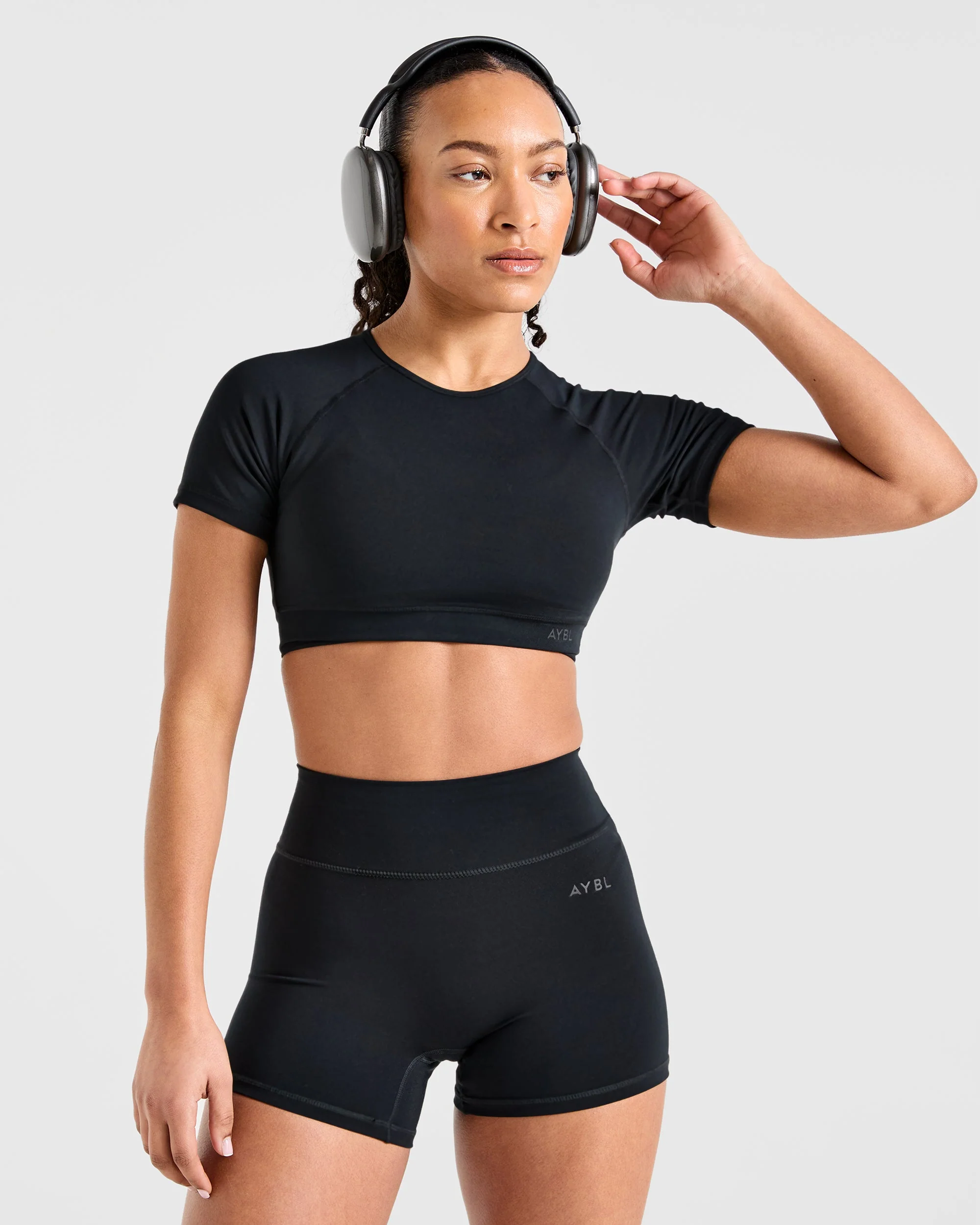 Staple Crop Top - Zwart - Image 7