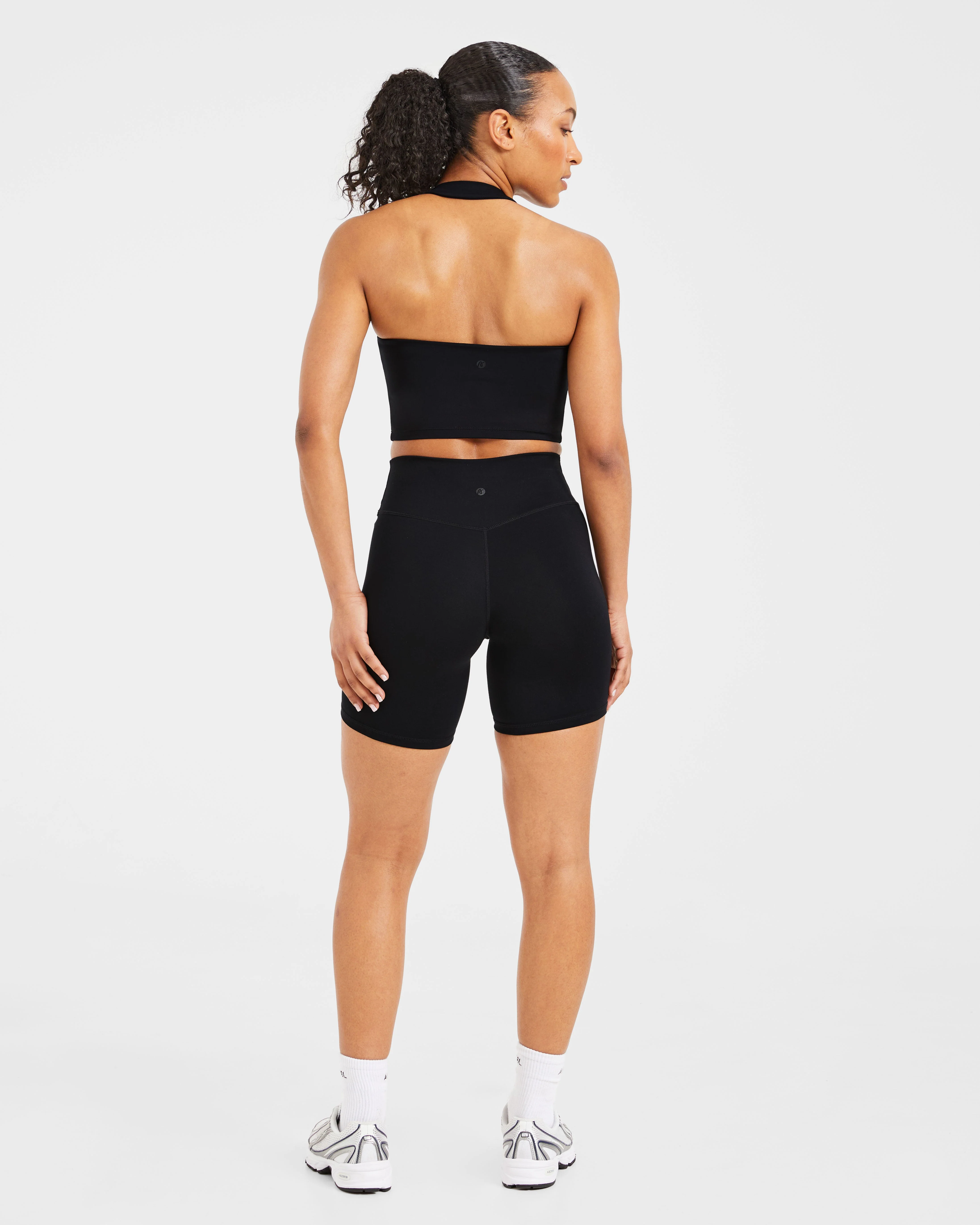 Staple Halterneck Crop Top - Zwart - Image 4