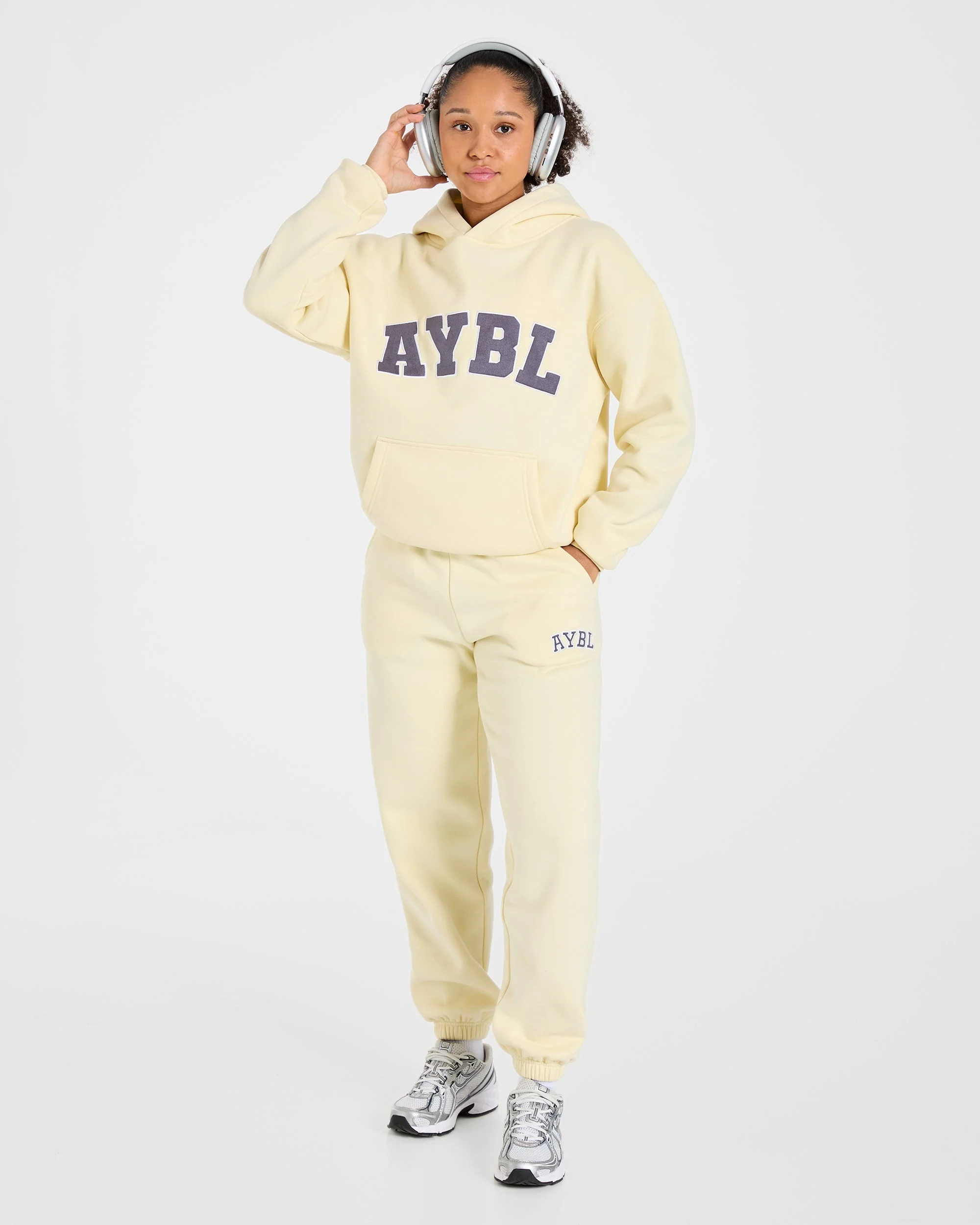 Varsity 2.0 Oversized Joggers - Butter Geel - Image 7